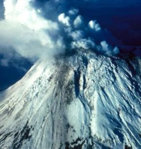 Augistine volcano letting off some steam